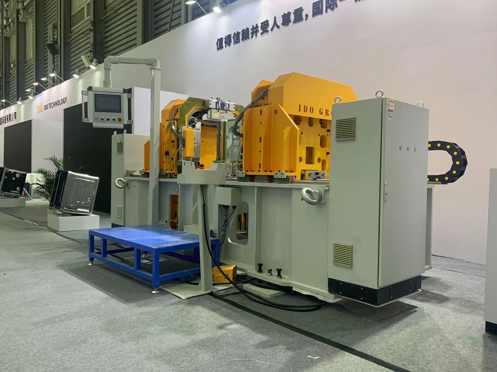 Roll Seaming Machine for Dishwasher Tub Assembly